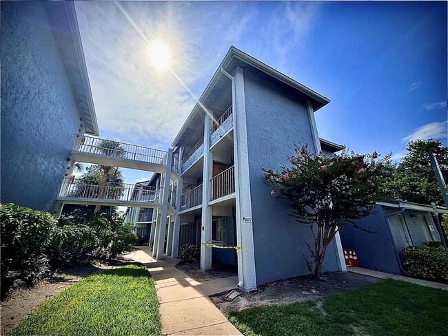 Building Photo - 133 Oyster Bay Cir Unit 370