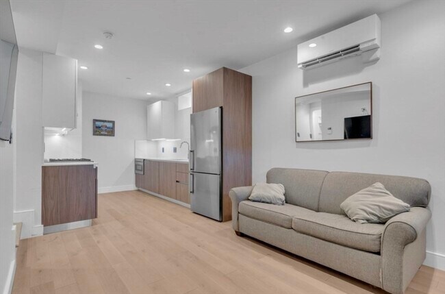 Photo - 708 E 6th St Unit 1