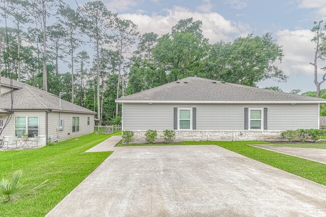 Photo - 15627 Sycamore Dr