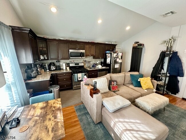 Photo - 390 Orange Rd