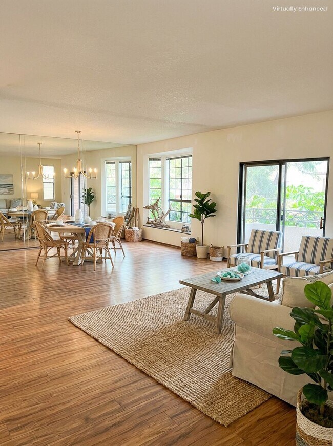 Light & Bright Living Room, Dining Room, Balcony - 4707 Willis Ave Unit 101