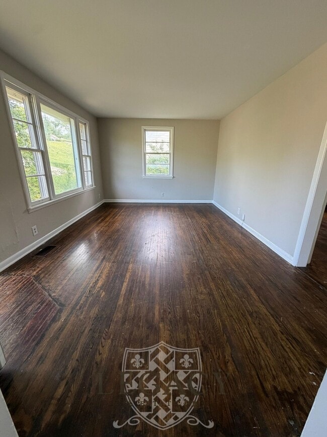 Photo - 2229 Maplecrest Dr
