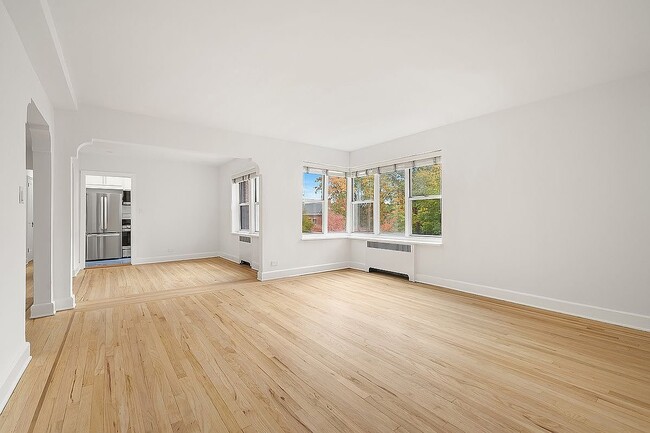 Photo - 5430 Netherland Ave