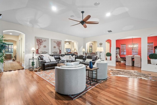 Photo - 307 Chambord Terrace