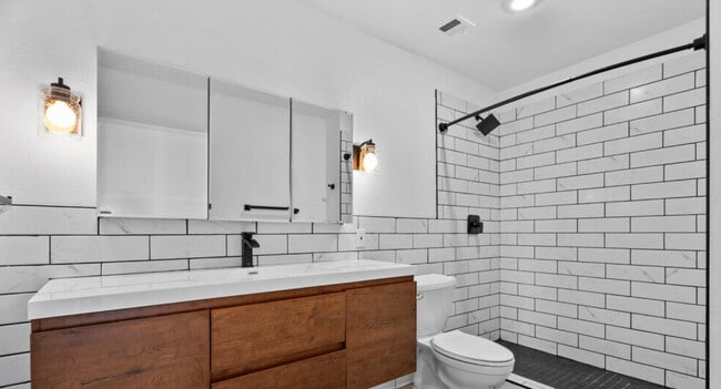 Richard & Conover - Bathroom
