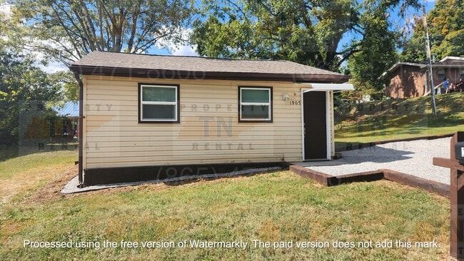 Building Photo - 1905 Dirl Ave