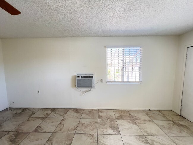 Photo - 1 bed and 1 bath located in Henderson!