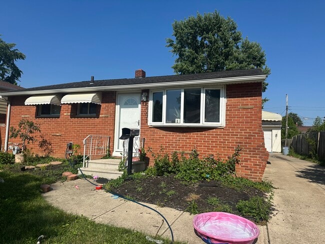 Building Photo - 6391 Ledgebrook Dr