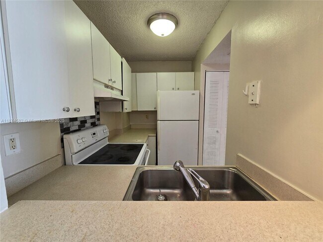 Photo - 8185 NW 7th St Unidad 506