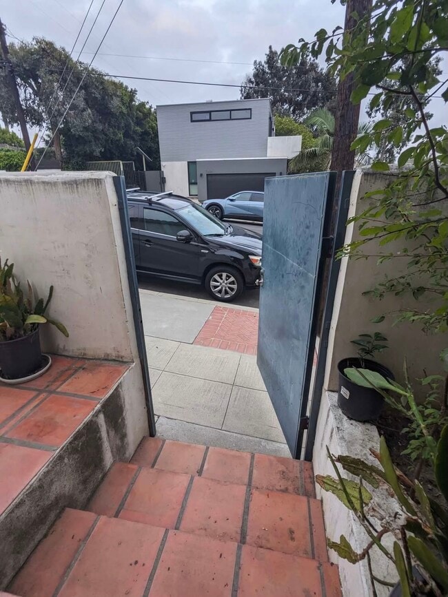 Photo - 12621 Victoria Ave