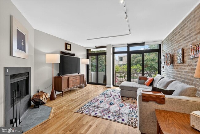 Photo - 333 N St SW Unit 333