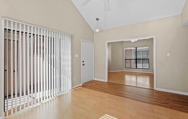 Photo - 10164 Oakberry St