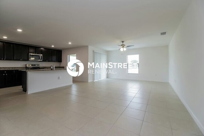 Photo - 5 Bedroom Pet-Friendly Home in Leesburg, FL with Main Street Renewal