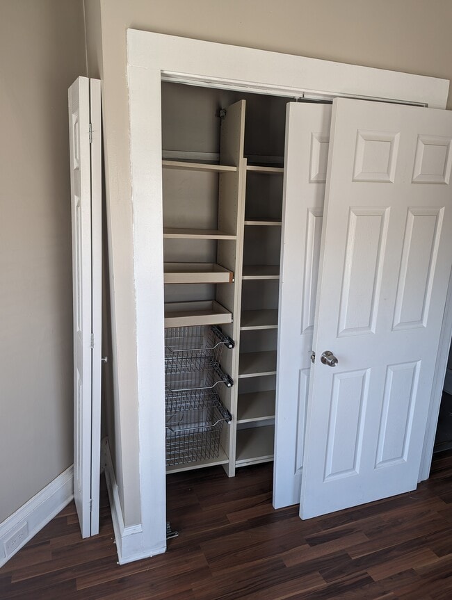 Building Photo - 2295 E Main St Unit 3rd Floor