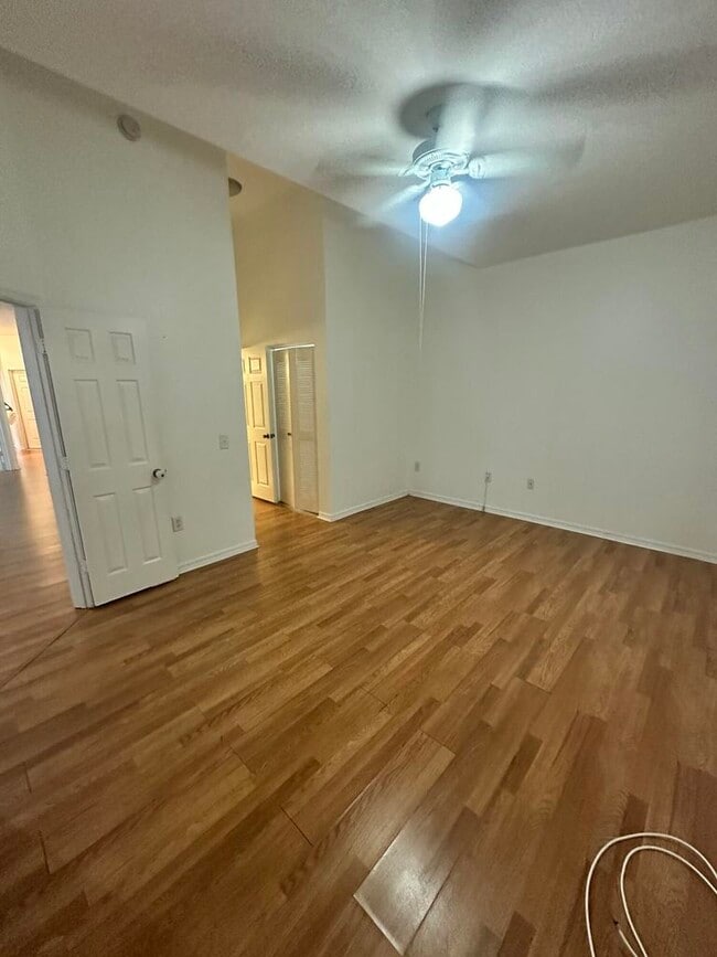 Photo - 220 Crestwood Cir