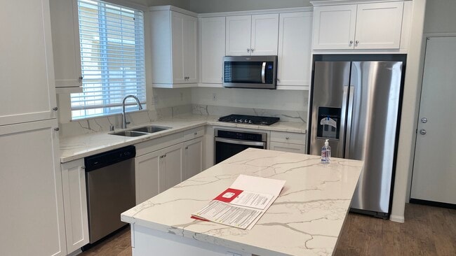 Building Photo - 211 Silver Dr Rental