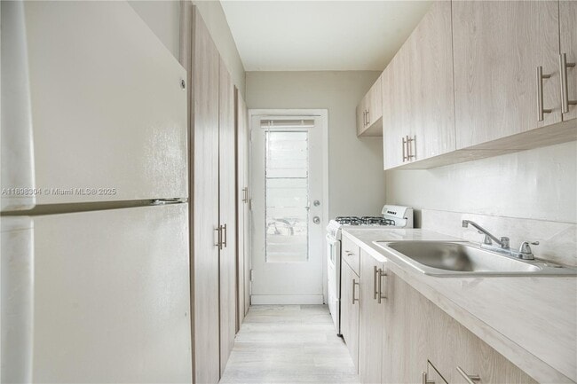 Photo - 7311 Gary Ave Unidad 7