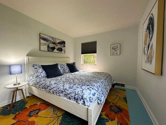 Photo - 918 W 4th St