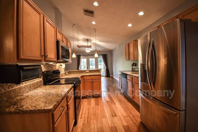 Photo - 105 N Weathersfield Ave