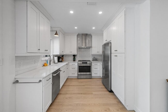 Photo - 611 N Palmway