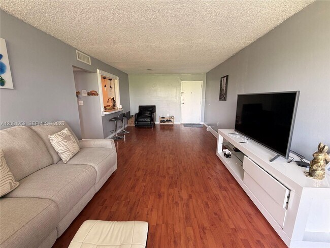 Photo - 16518 NE 26th Ave Unit 403