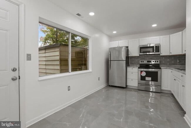 Photo - 924 Bellows Ave