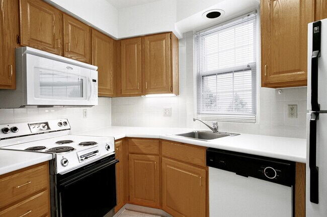 Photo - 6415 Howe St