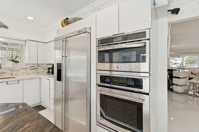 Photo - 911 NW 7th St