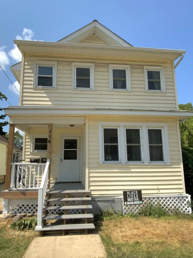 Photo - 116 S 1st St