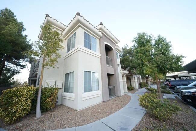Building Photo - 9050 W Warm Springs Rd Unit 2084
