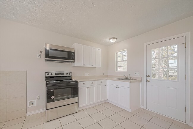 Photo - 913 Nevell St