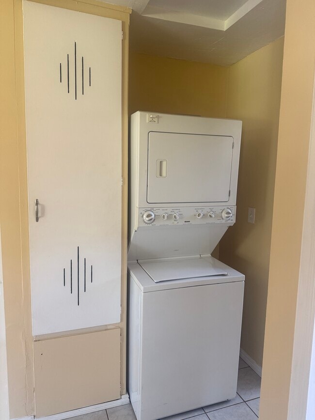 Photo - 2608 Manhattan Ave Unit A