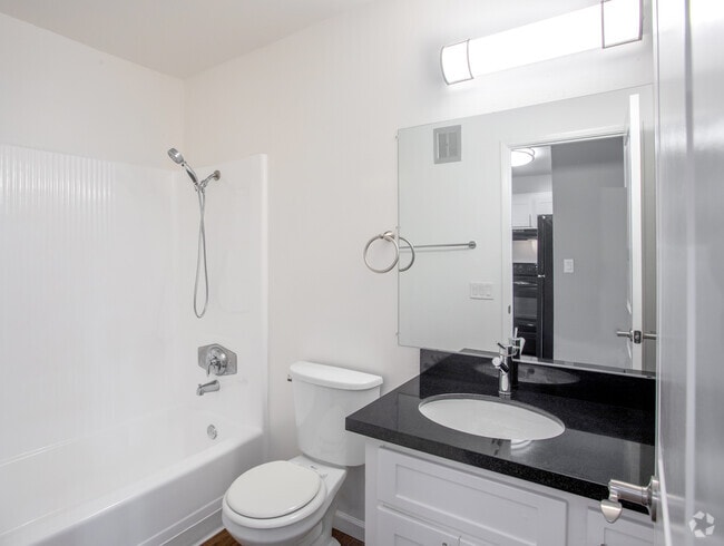 1BR, 1BA - 662SF