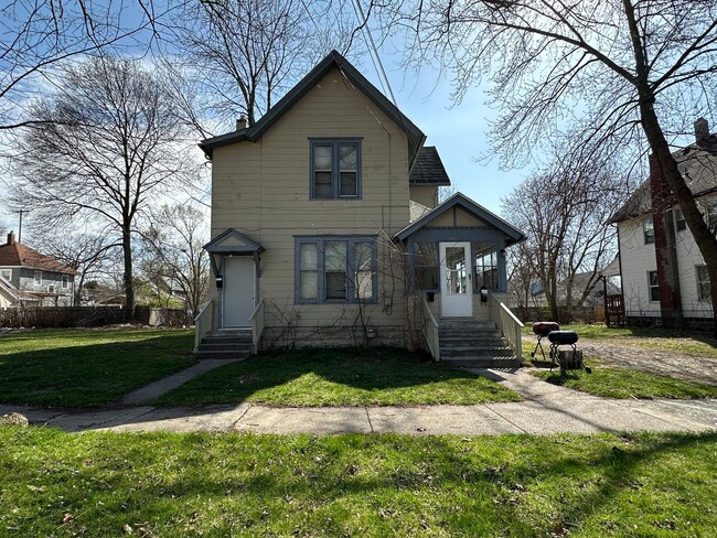 Building Photo - 227 Orange St Unit Upper