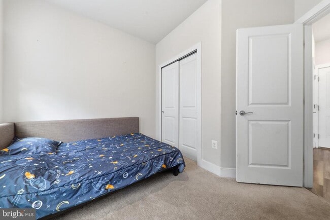 Building Photo - 1211 Vermeer Ave