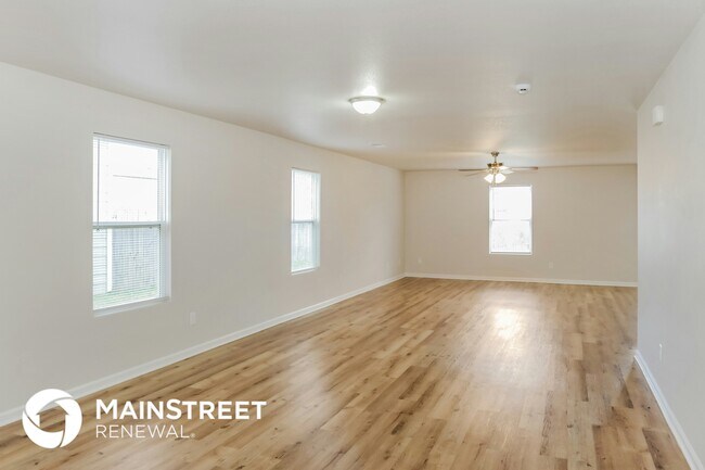 Photo - 215 Farmington Dr