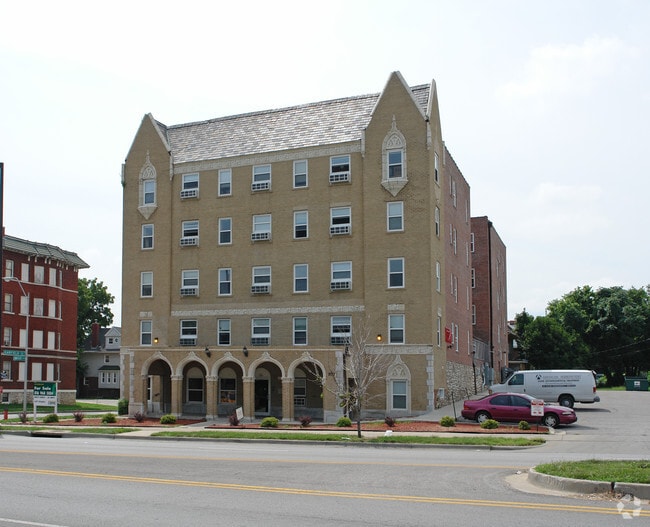 Emerson Manor - Emerson Manor Apartments