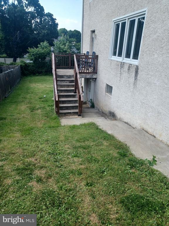 Photo - 1572 Robinson Ave