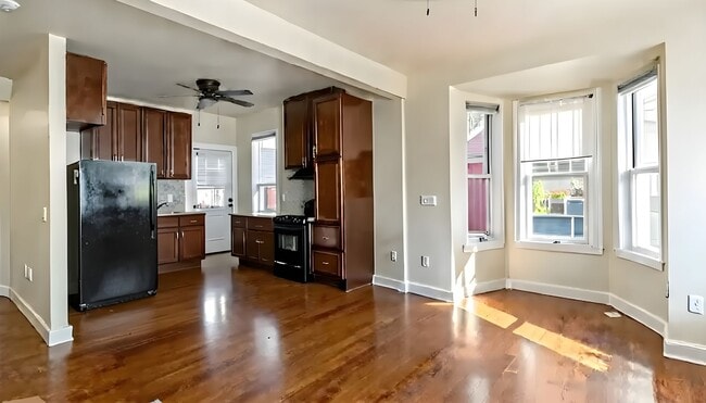 Building Photo - 19 S 2nd St Unit 2