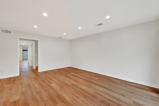 Photo - 500 N Post Oak Ln