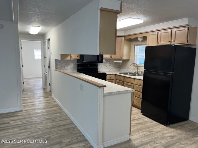 Photo - 2540 Chatham Way NE