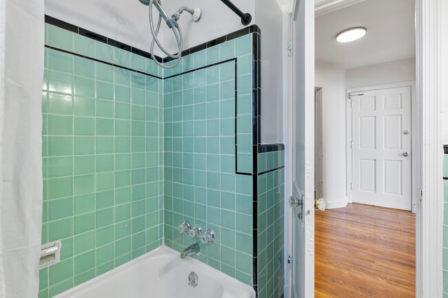 Photo - 4348 Southern Ave SE Unit Charming