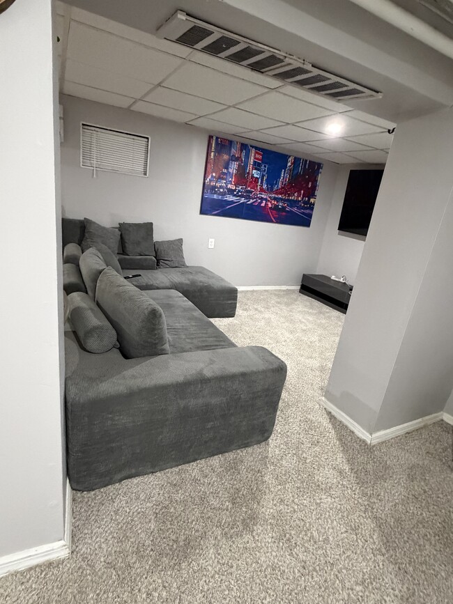 Building Photo - 32 Danforth Ave Unit 3