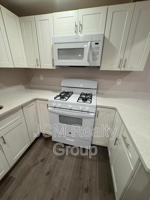 Building Photo - 32 Hartwell St Unit B Rental