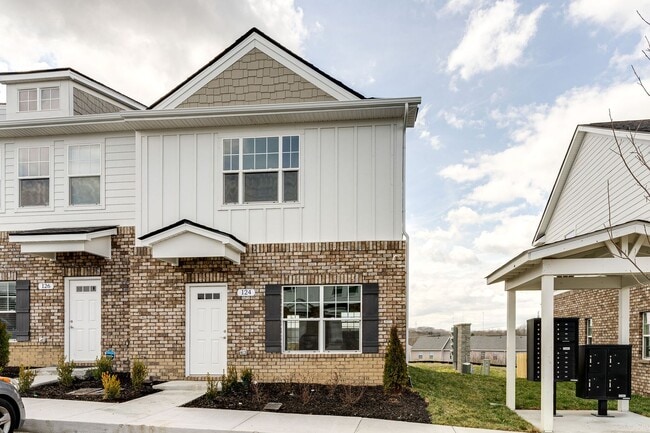 Building Photo - Townhome in Goodlettsville, Only 12 miles ...