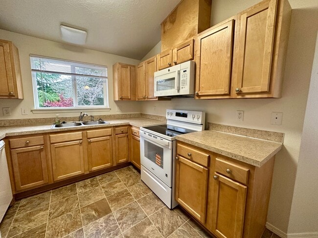 Photo - Large Updated Three Bedroom Duplex in Sout... Unidad 1875