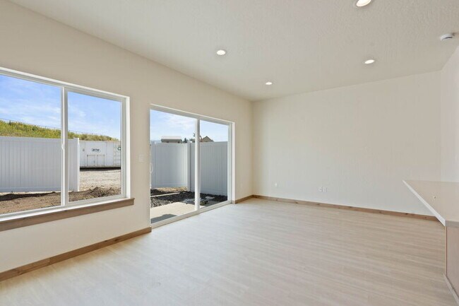 Photo - 3572 Blaze Lp