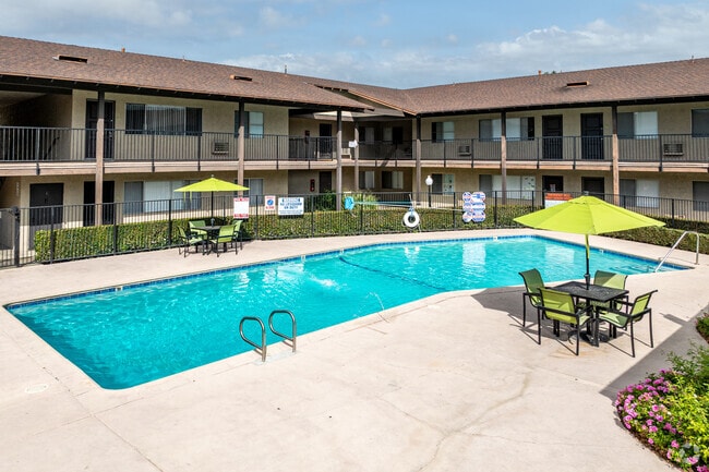 Building Photo - Tustin View