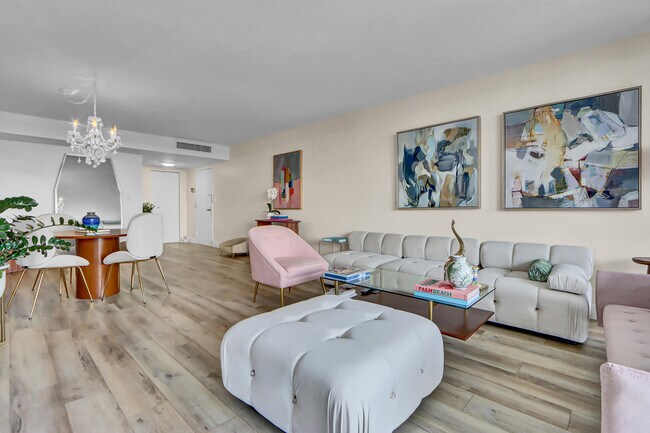 Building Photo - 2000 Presidential Way Unit 1006