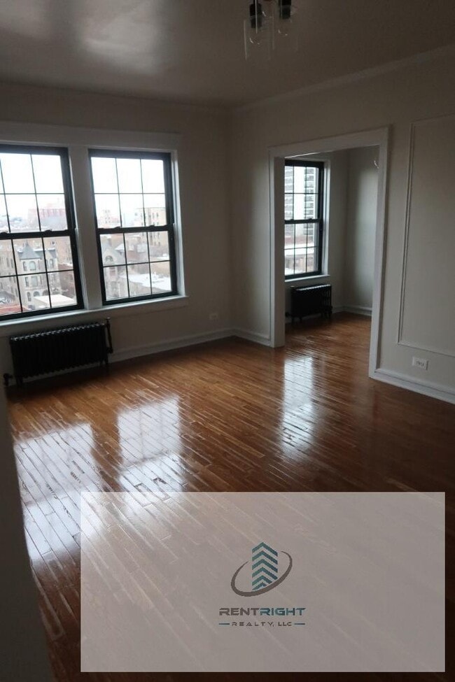 Photo - 426 W Briar Pl Unit J7